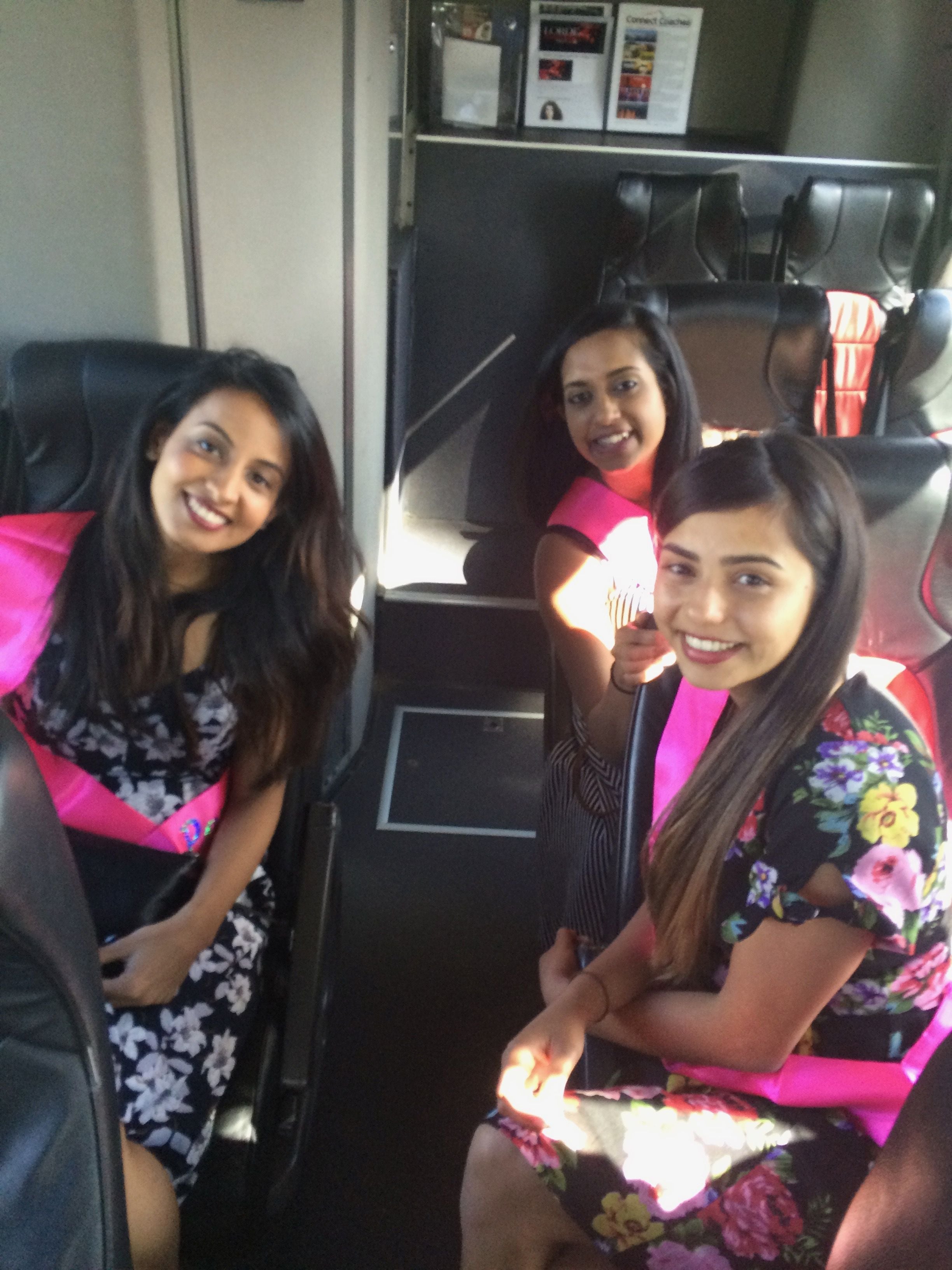 Hunter Valley Vineyard Group Bus Trips Image -5b1f2e35d2d4f